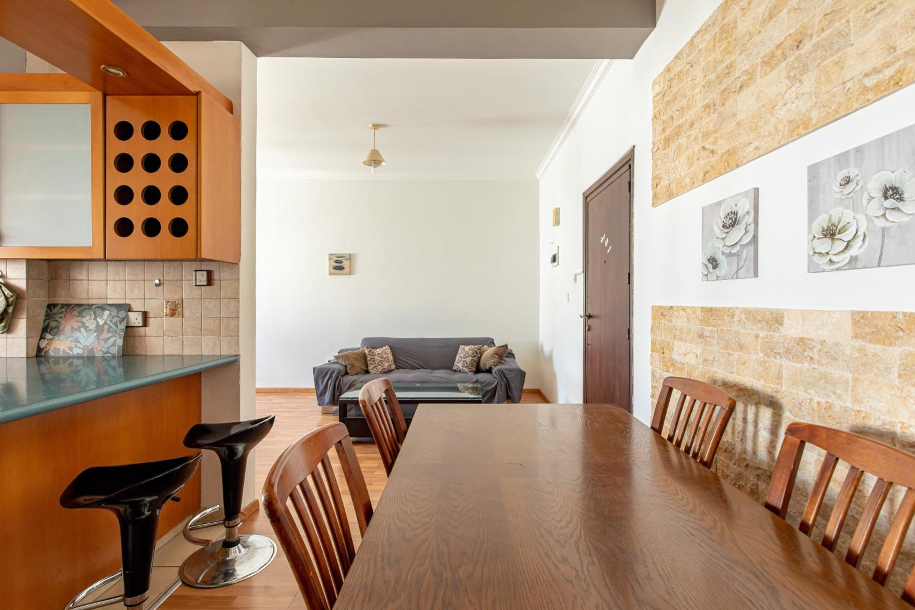 3 bedroom Central Apartment