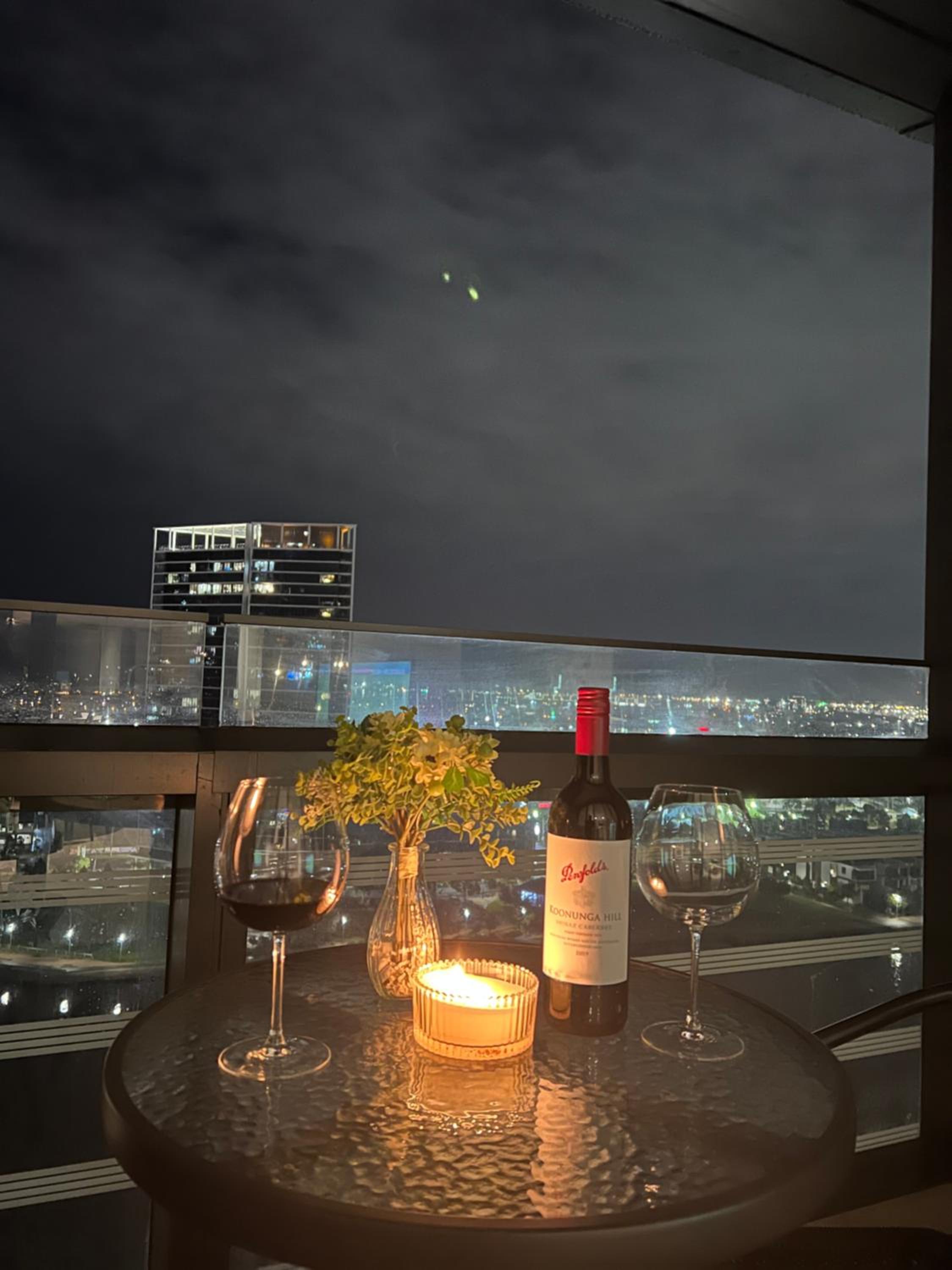 Free Parking Private Room in Docklands - Amazing View - Shared Washroom - Homestay with Host