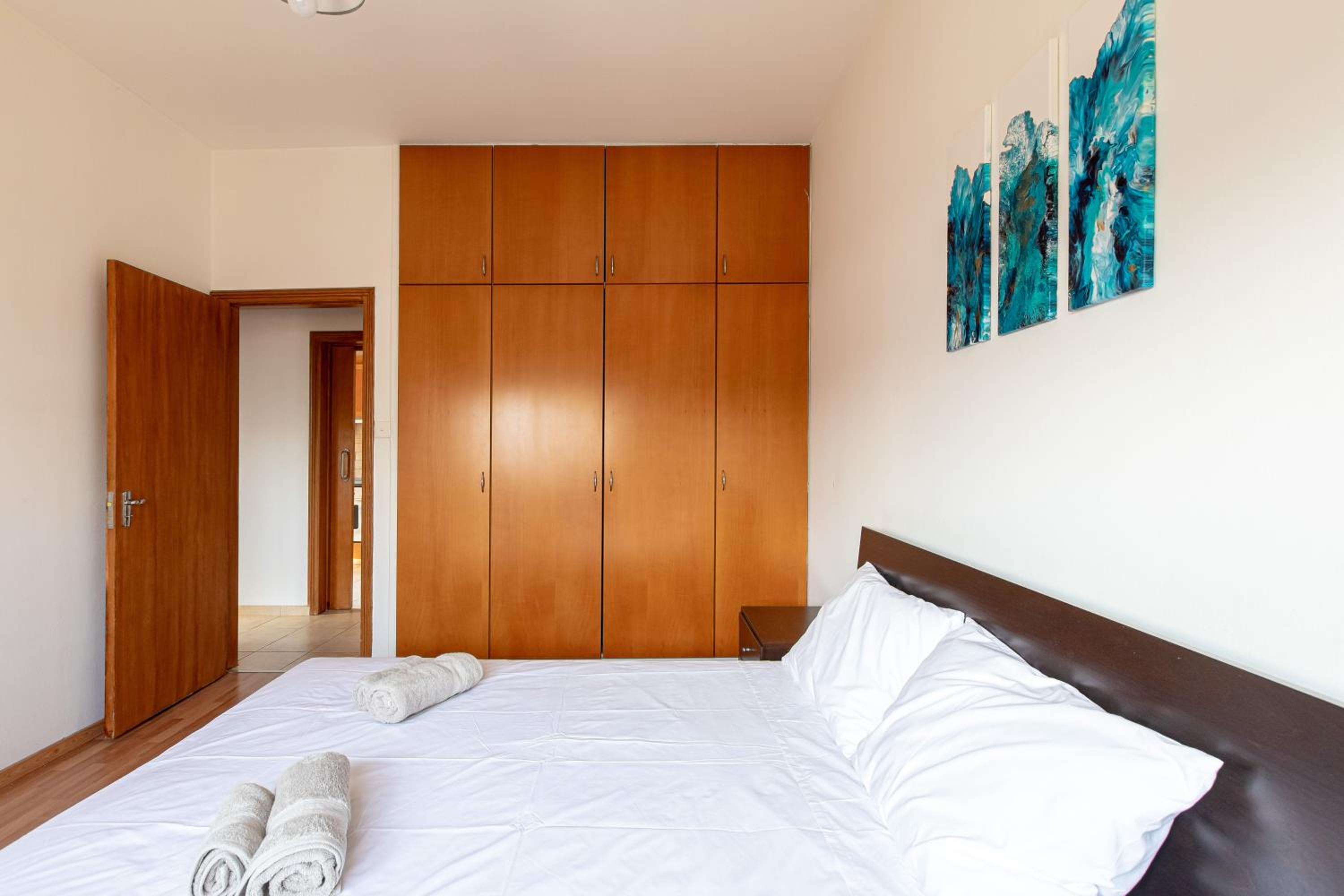 3 bedroom Central Apartment