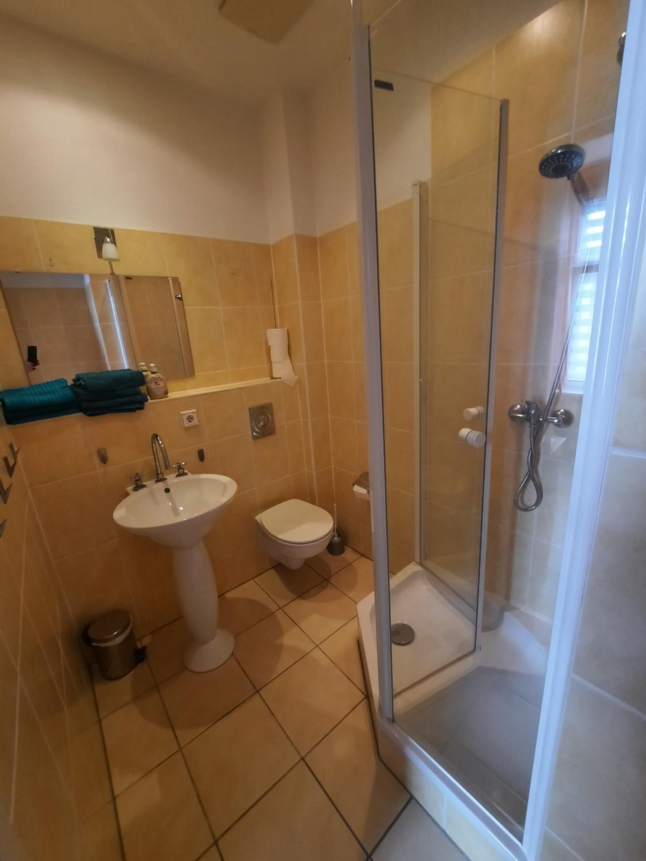 FEWO2-1 Zim Apart-5 Bett-Küche-Dusche WC-Parkplatz