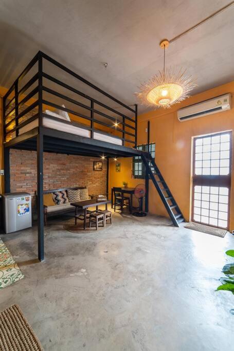 Stay&Chill - S.2: Cozy studio 3 minute walk to Bui Vien