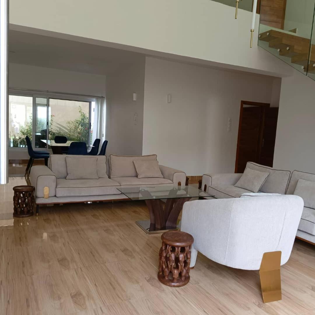 Timba Villa-Pekin