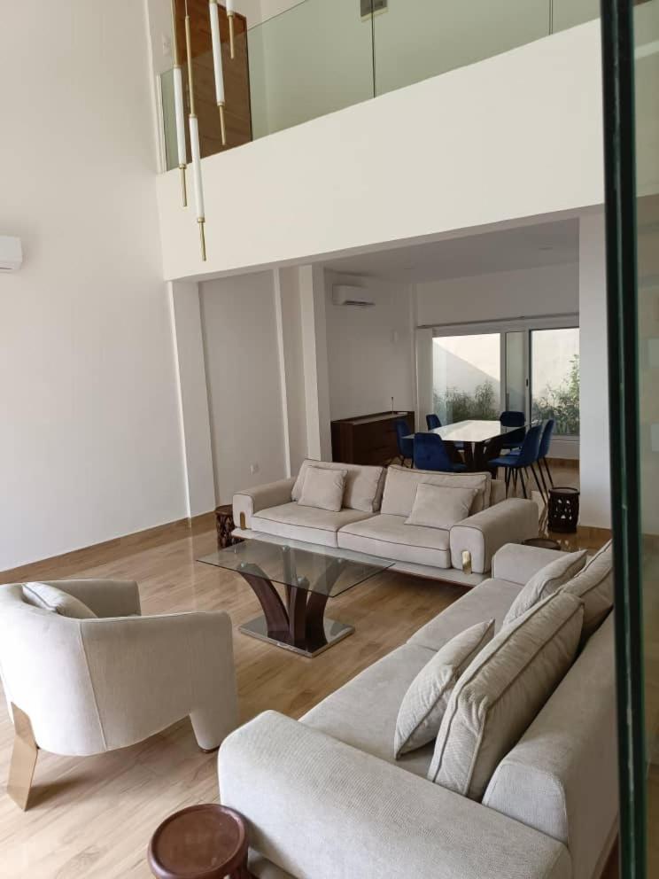 Timba Villa-Pekin