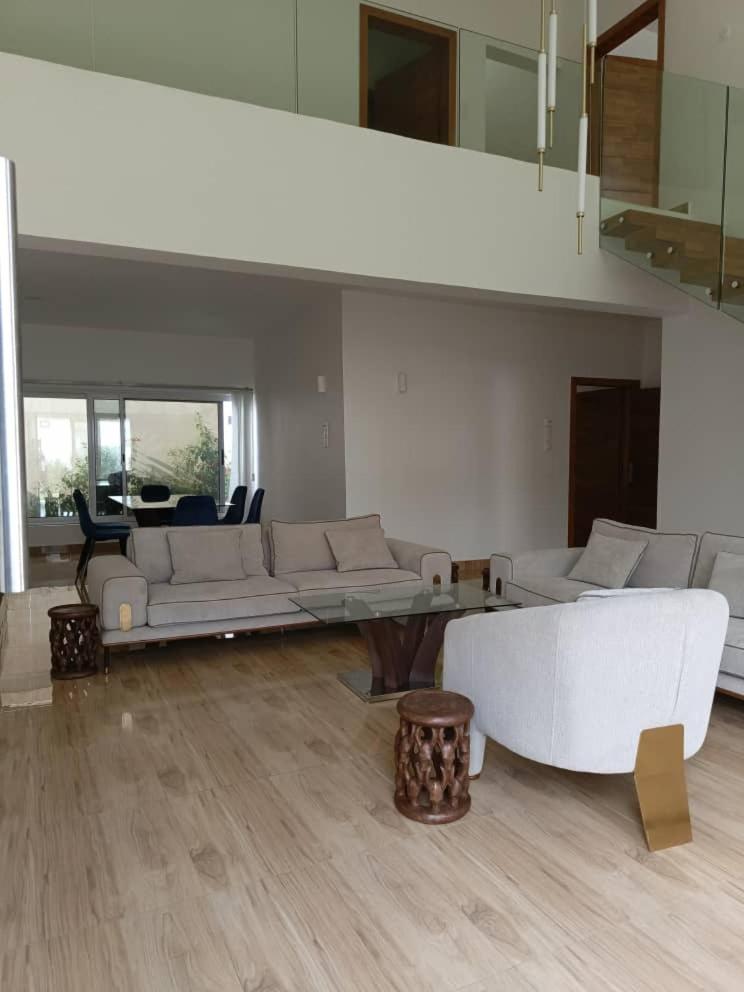 Timba Villa-Pekin