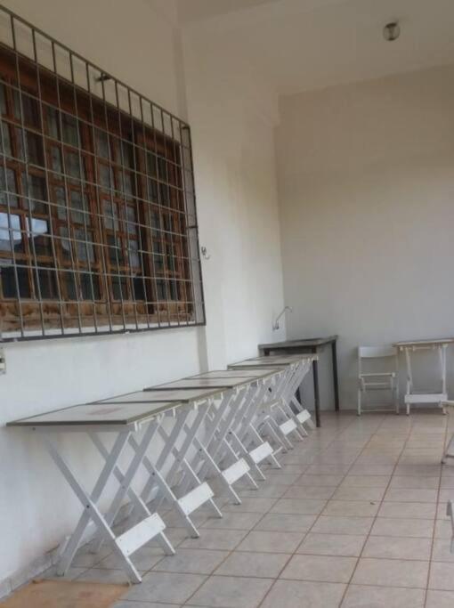 Casa Agradável, Arejada, Espaçosa, Perto de Tudo