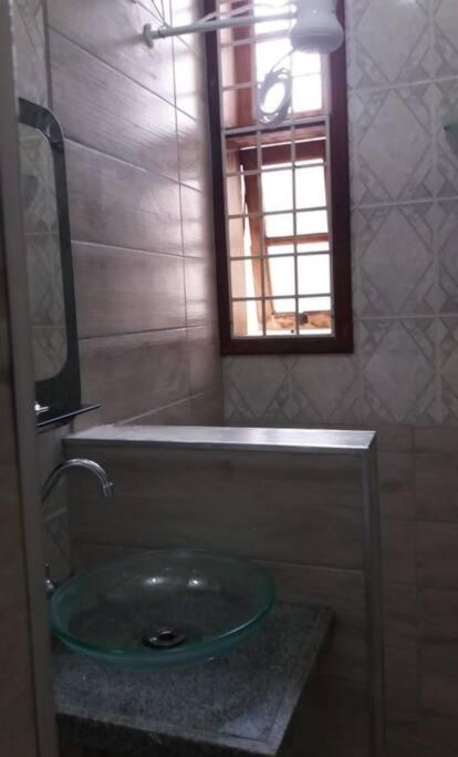 Casa Agradável, Arejada, Espaçosa, Perto de Tudo