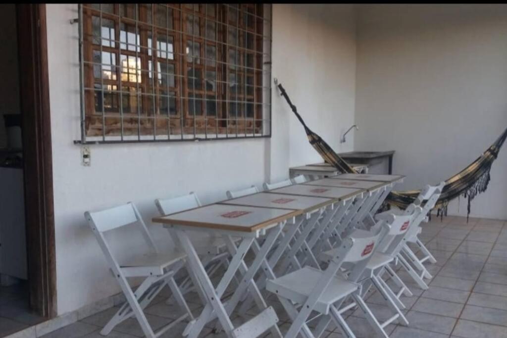 Casa Agradável, Arejada, Espaçosa, Perto de Tudo