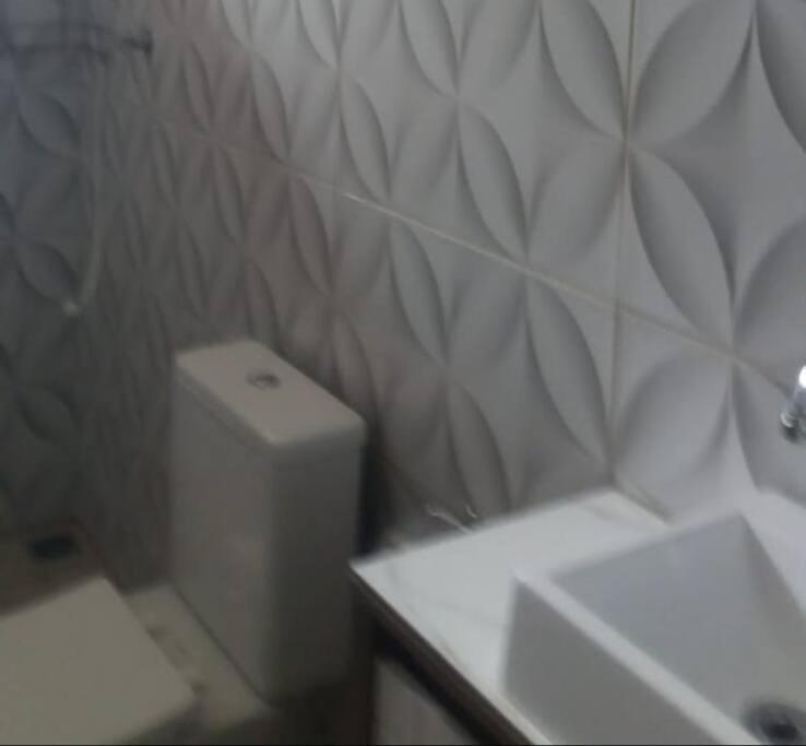 Casa Agradável, Arejada, Espaçosa, Perto de Tudo