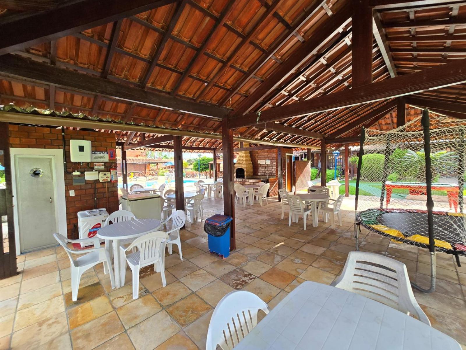 Chalé Aconchegante com Vista para Piscina
