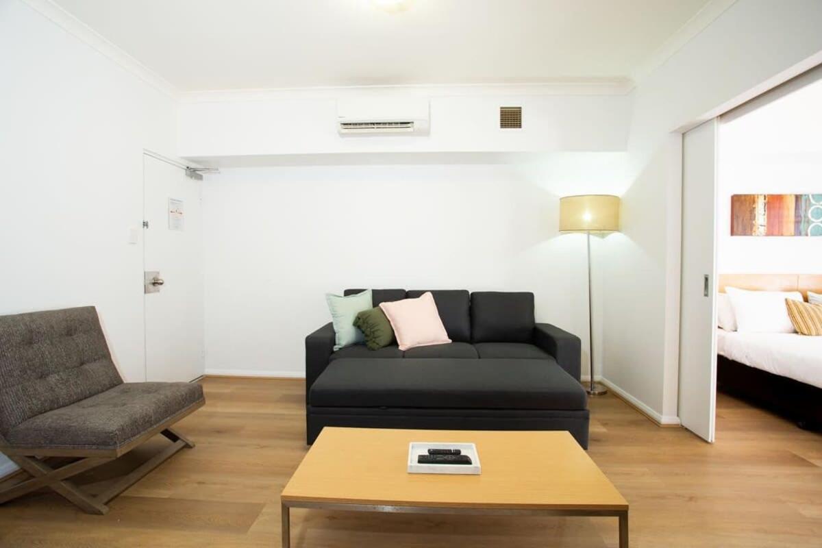 Holiday Apartment with Pool and WiFi photo 2
