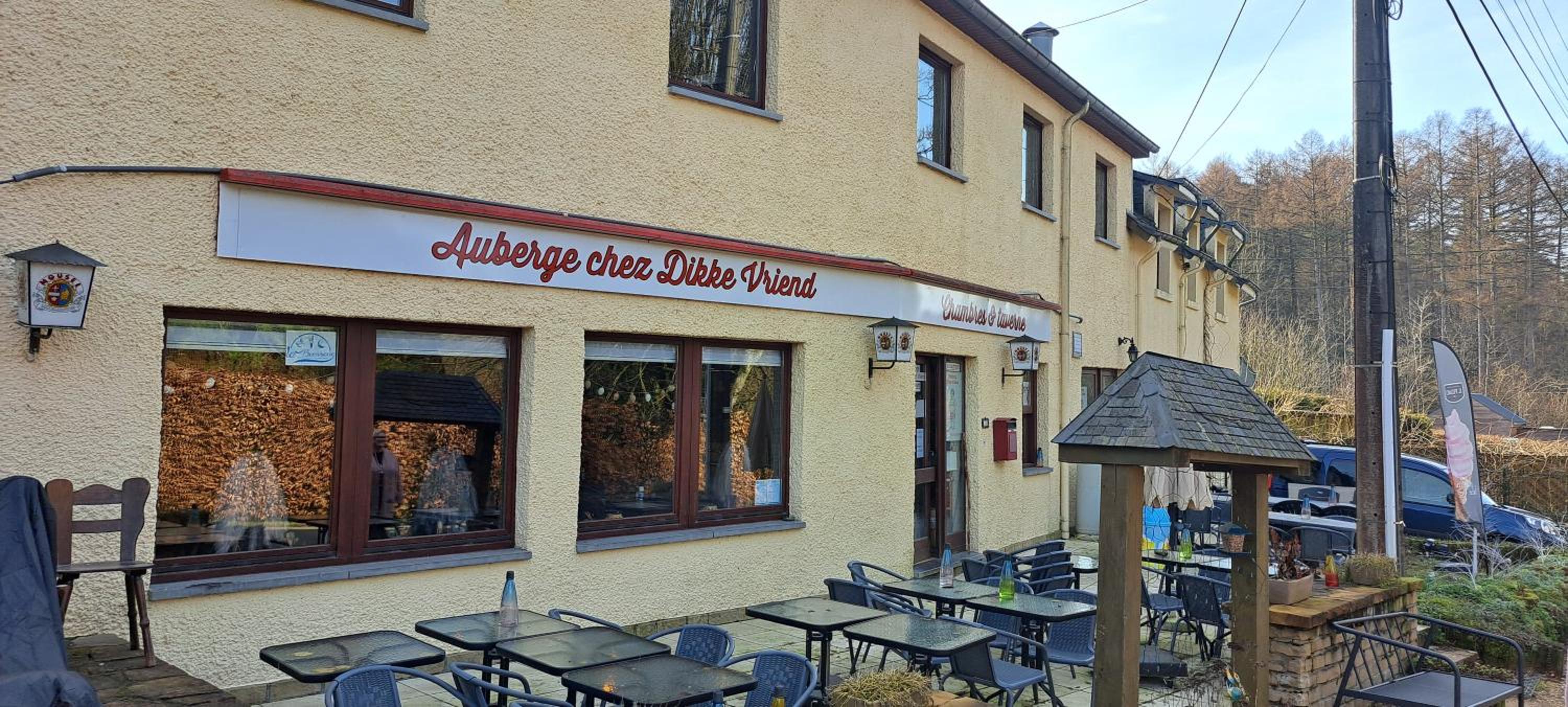 Auberge Chez Dikke Vriend, Chambres et taverne