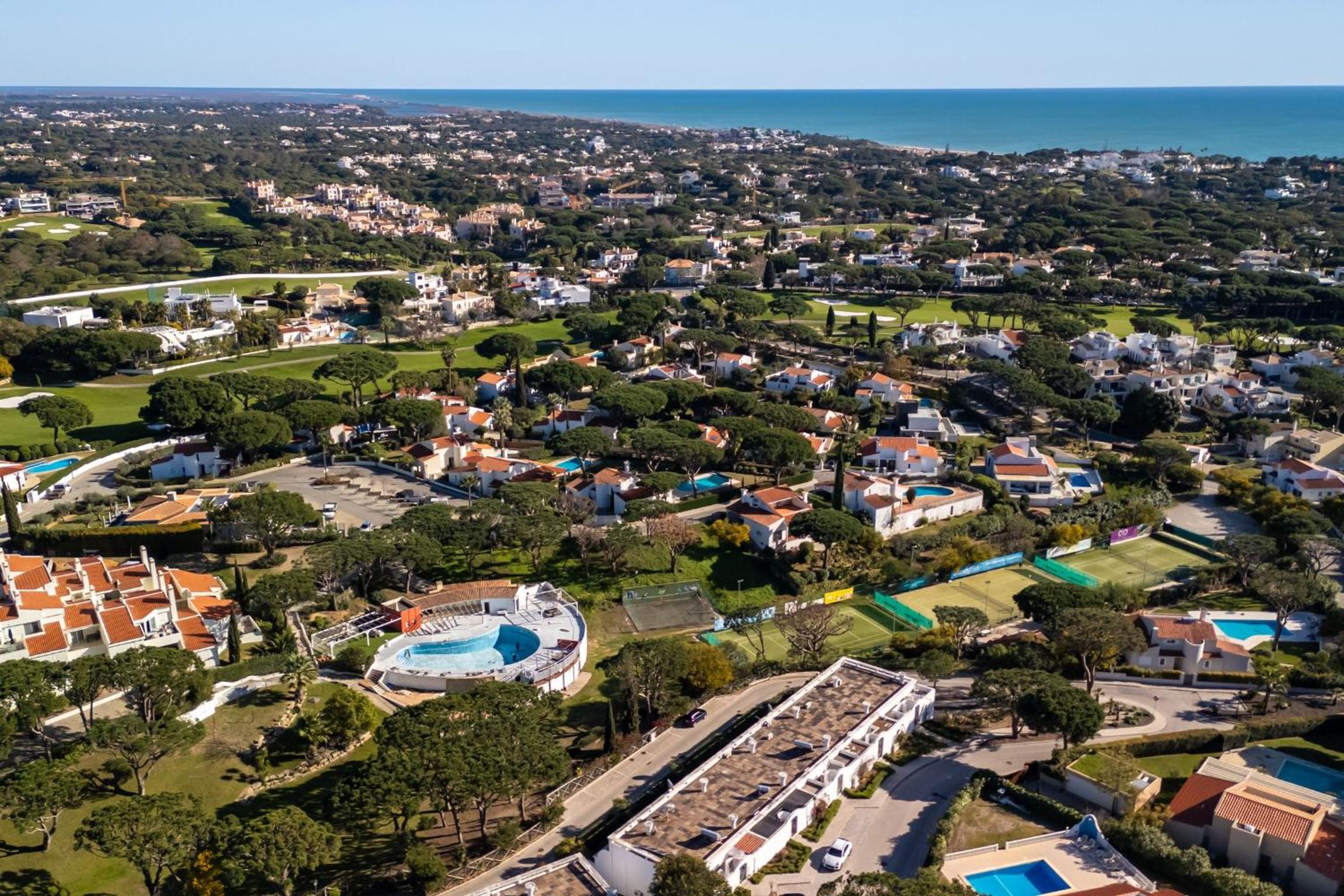 Cozy 2 BDR W/Balcony in Vale do Lobo by LovelyStay view 4