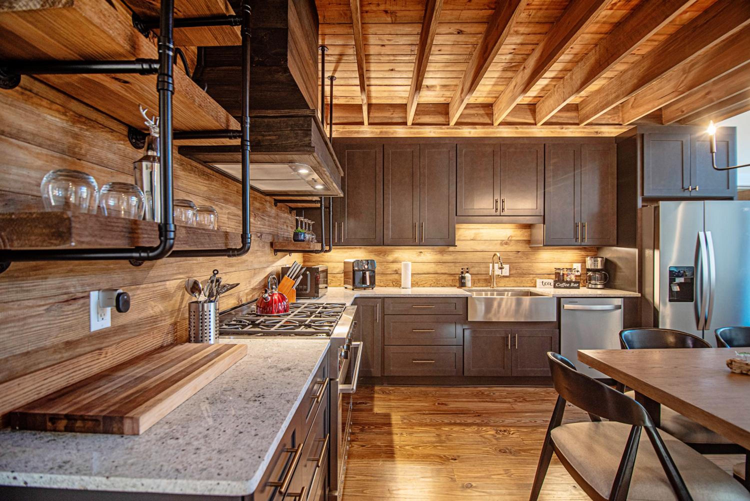 Harmony Cove Lakehouse: 3 Bed/3 Bath view 2