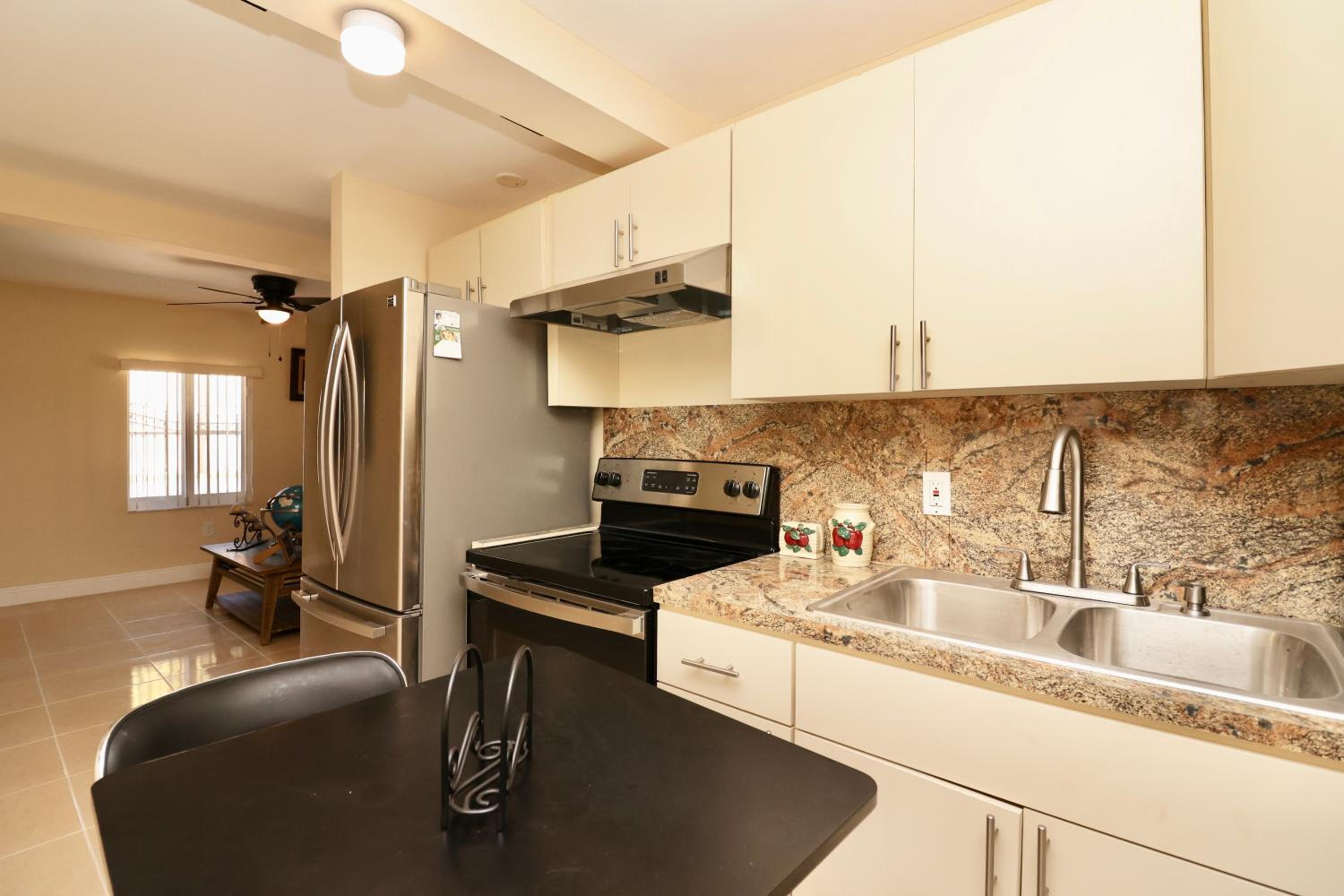 Miami Retreat : 1BR Haven
