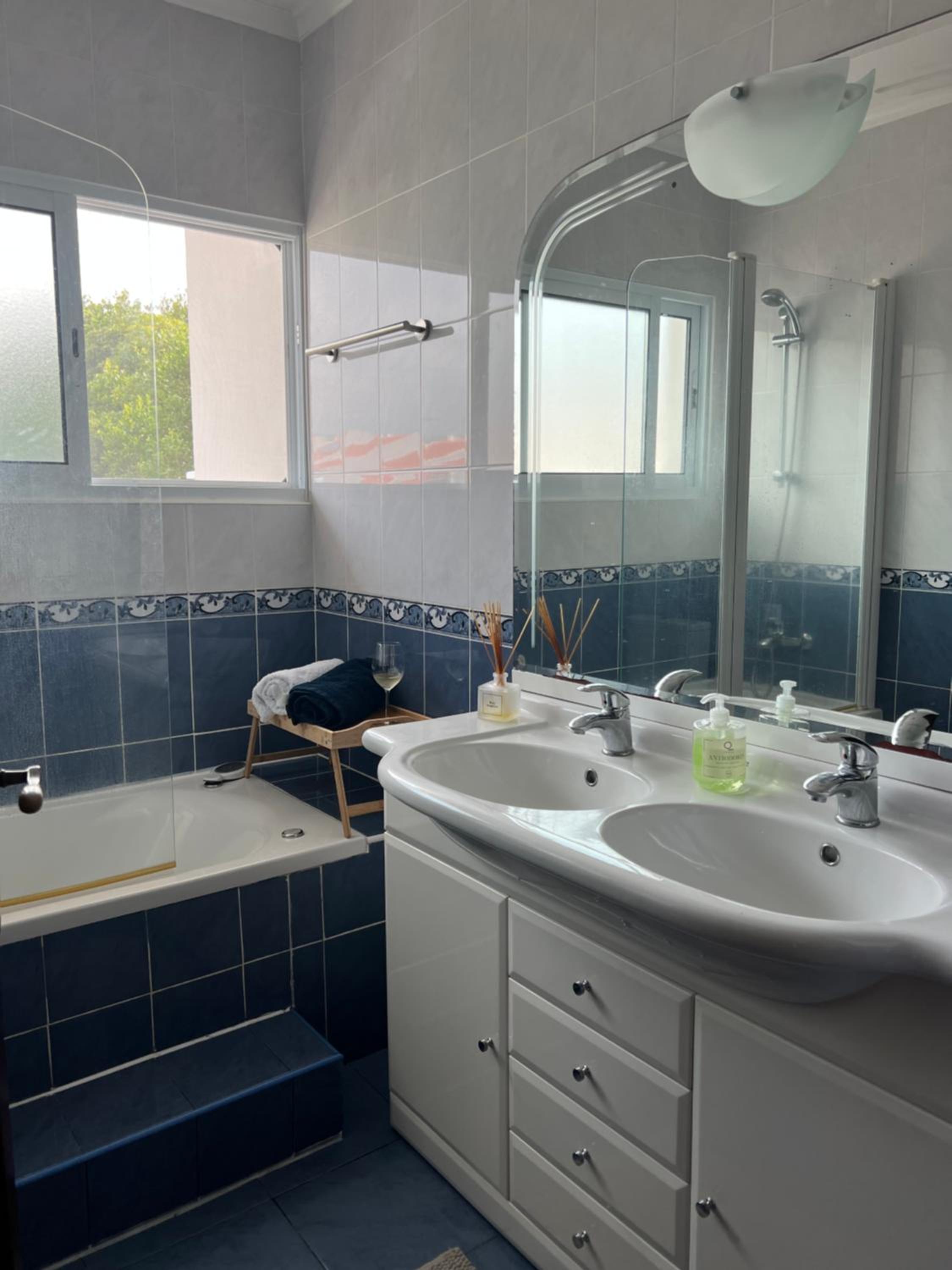 Populo Beach Villa, Walk to Beach, Air Conditioning and Heating, near Ponta Delgada view 4