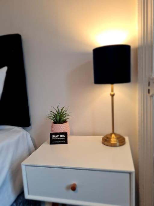 SleepyStays 3 Bedroom Modern & Central Location Sleeps 4 view 3
