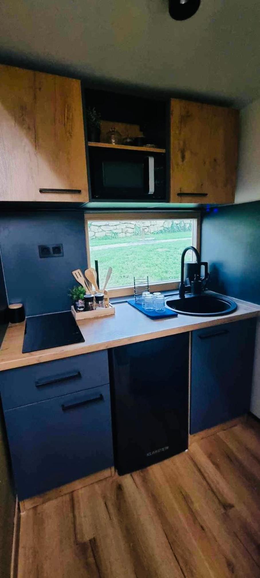 Hiška pod črešnjo view 5