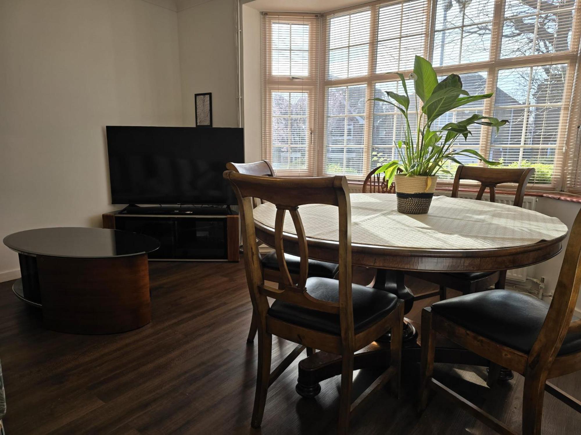 4 Bedroom Home with Parking view 2