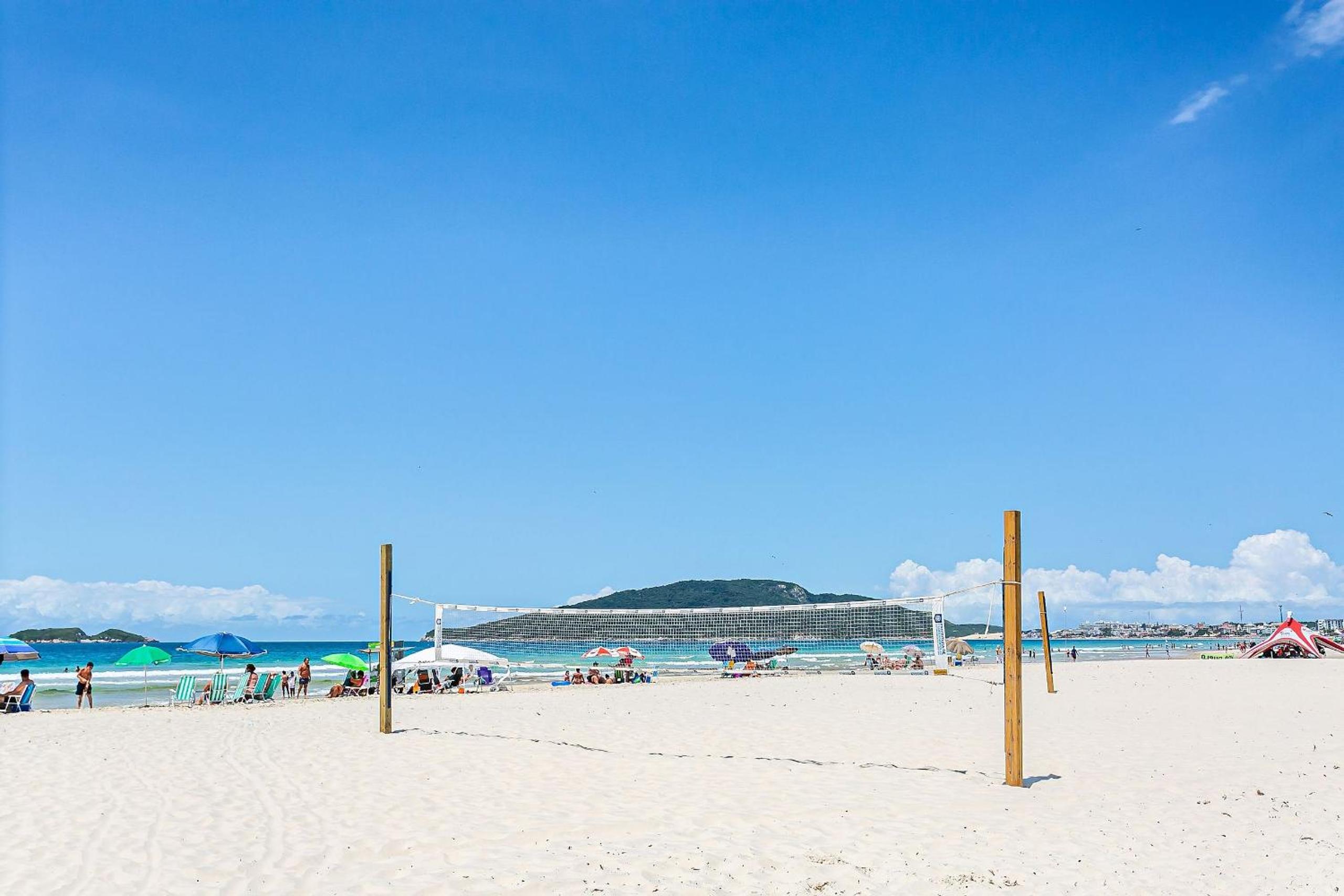 Apto com churrasqueira a 100m da praia CSCD0013