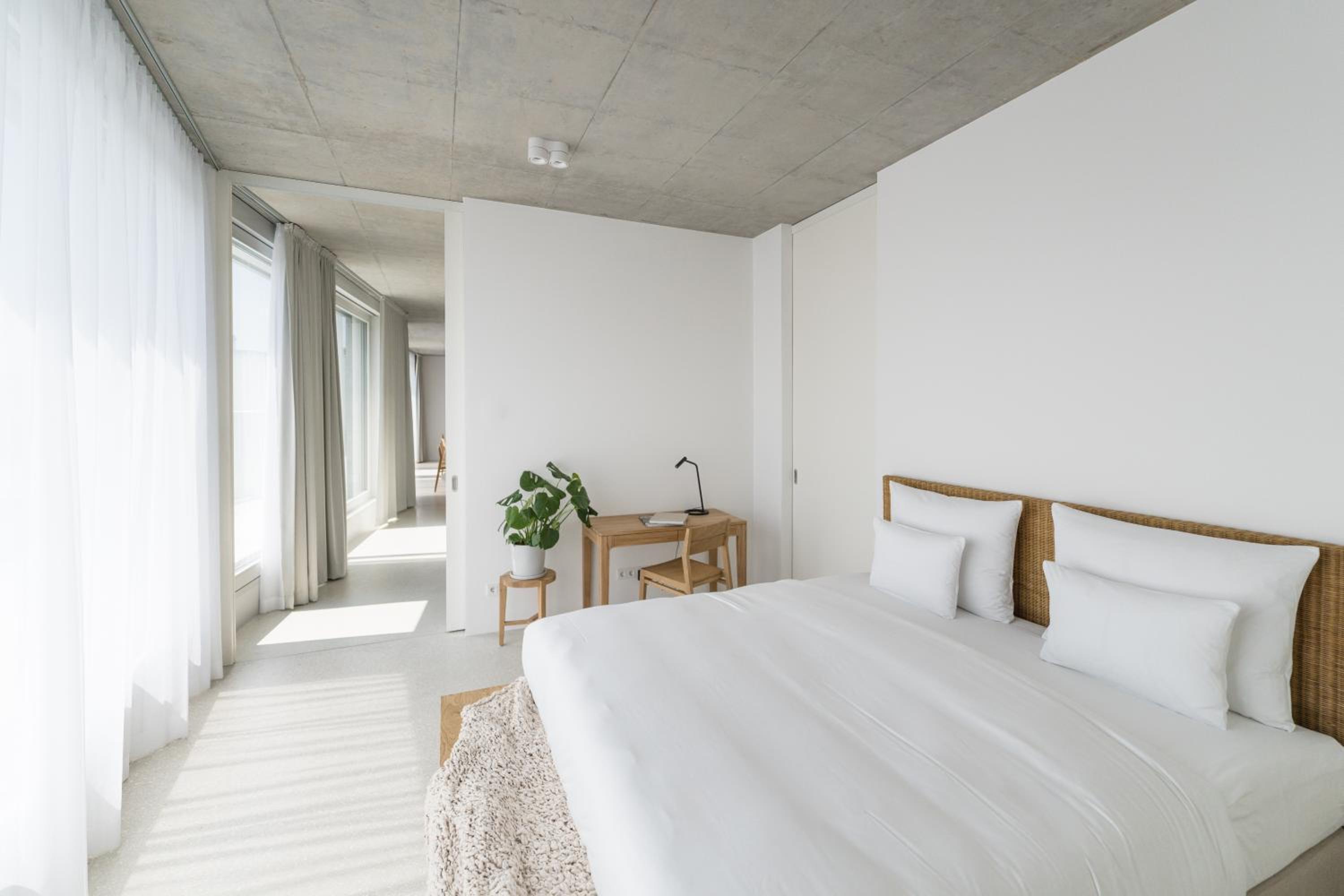 Carlotta Apartments