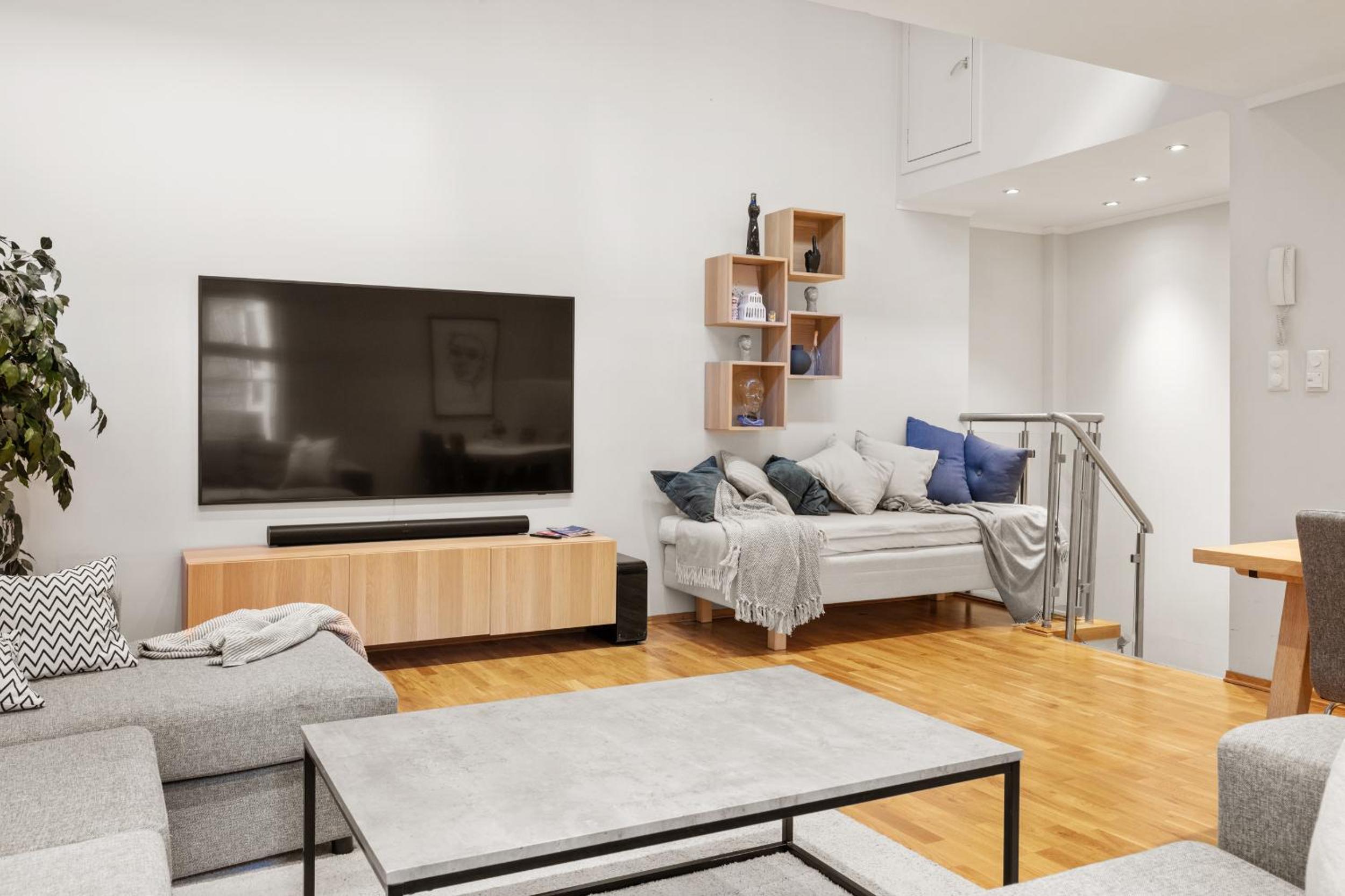 Bergen Vacations - 12-Guest Apartment - Self Check-In - Large Smart TV - Central - Property Image 16