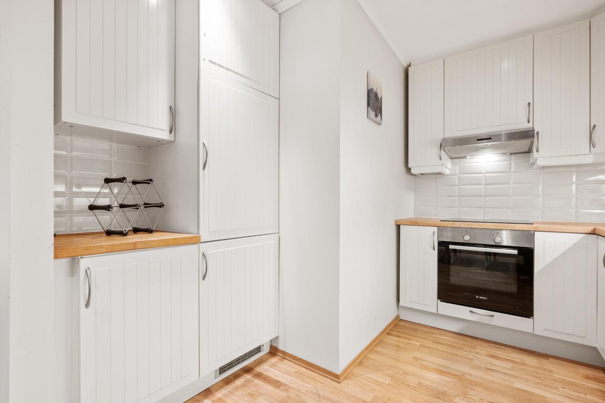 Bergen Vacations - 12-Guest Apartment - Self Check-In - Large Smart TV - Central - Property Image 28
