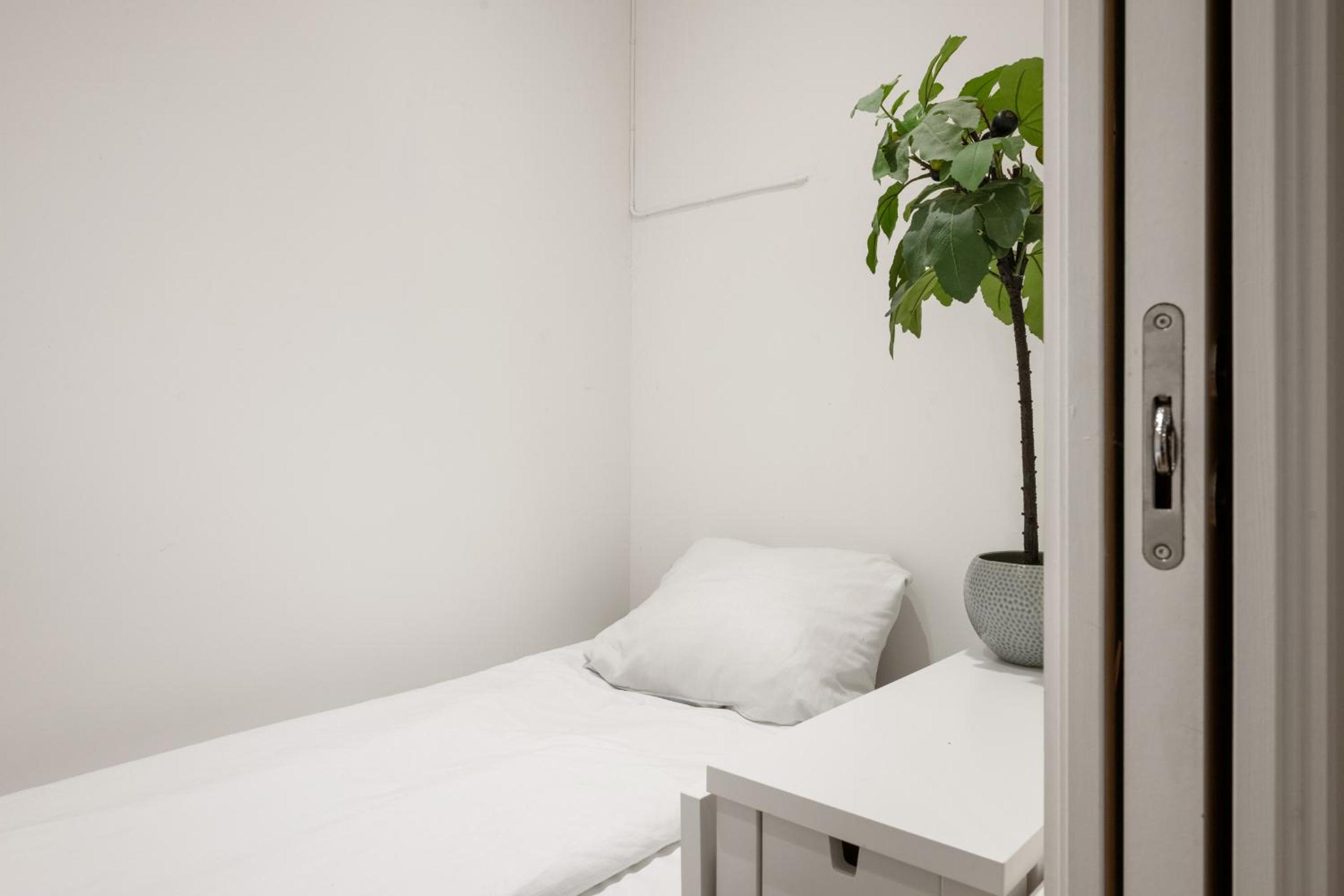 Bergen Vacations - 12-Guest Apartment - Self Check-In - Large Smart TV - Central - Property Image 14
