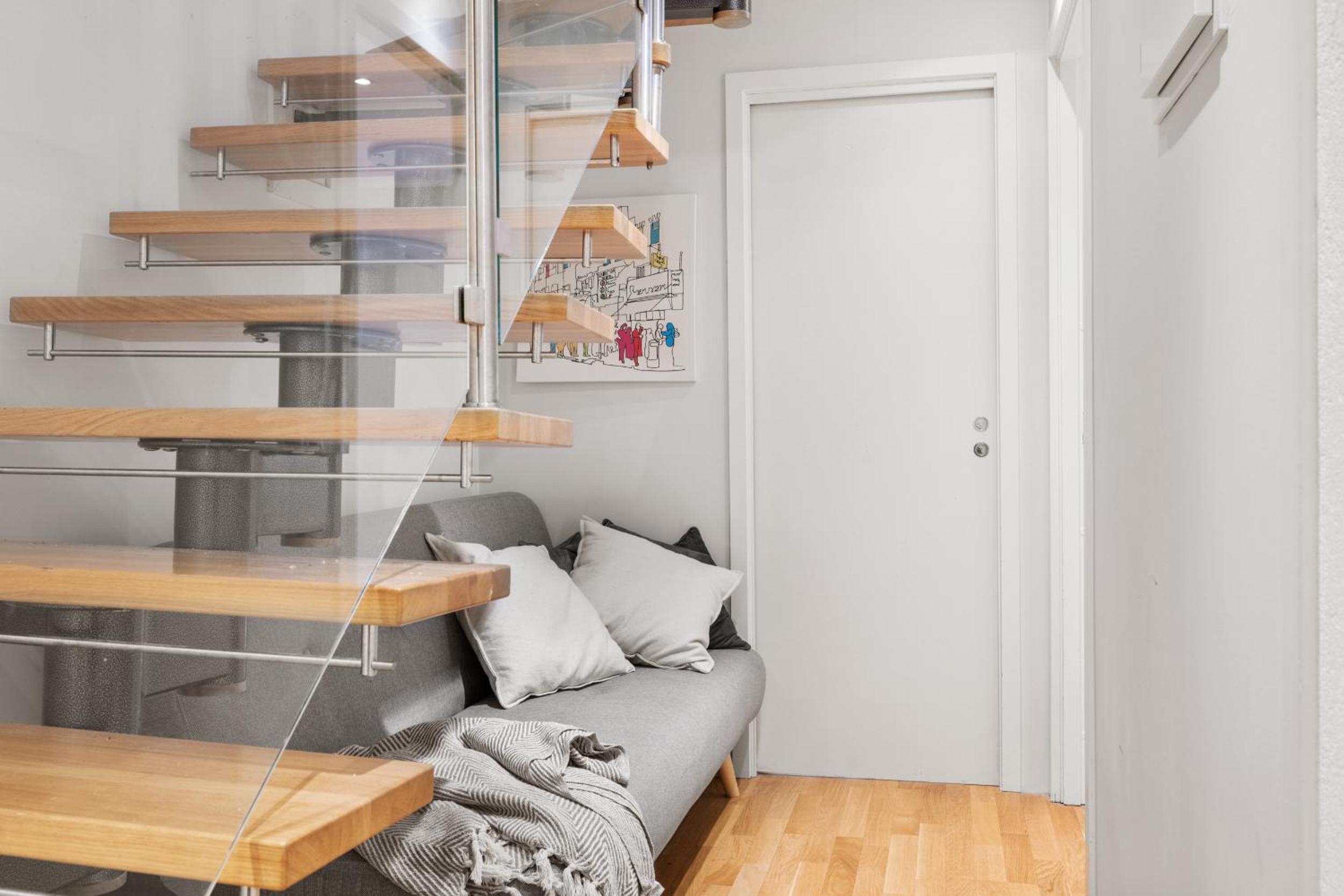 Bergen Vacations - 12-Guest Apartment - Self Check-In - Large Smart TV - Central - Property Image 22