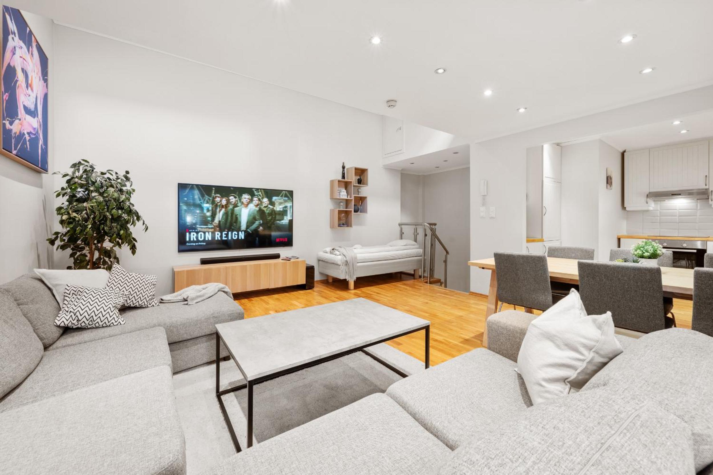 Bergen Vacations - 12-Guest Apartment - Self Check-In - Large Smart TV - Central - Property Image 23
