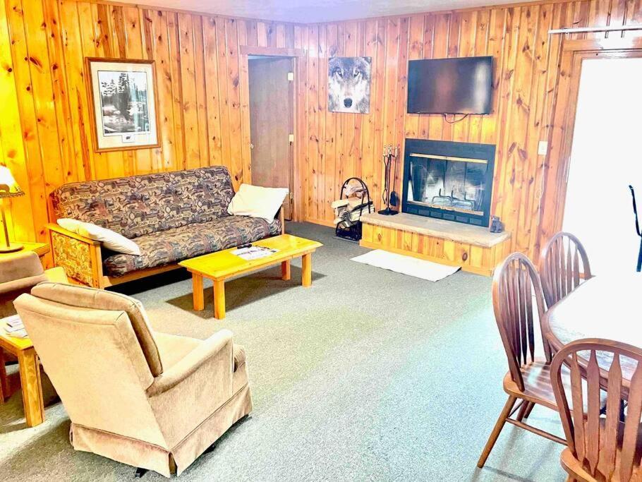 3BR Waterfront Cabin w/ Wi-Fi & Private Docks view 5