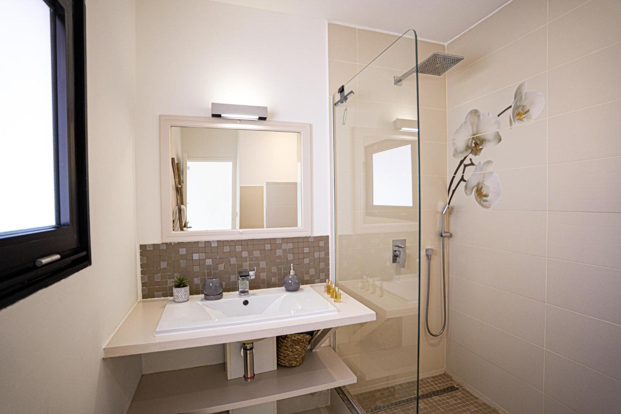 Superb Studio Lagoon View view 5