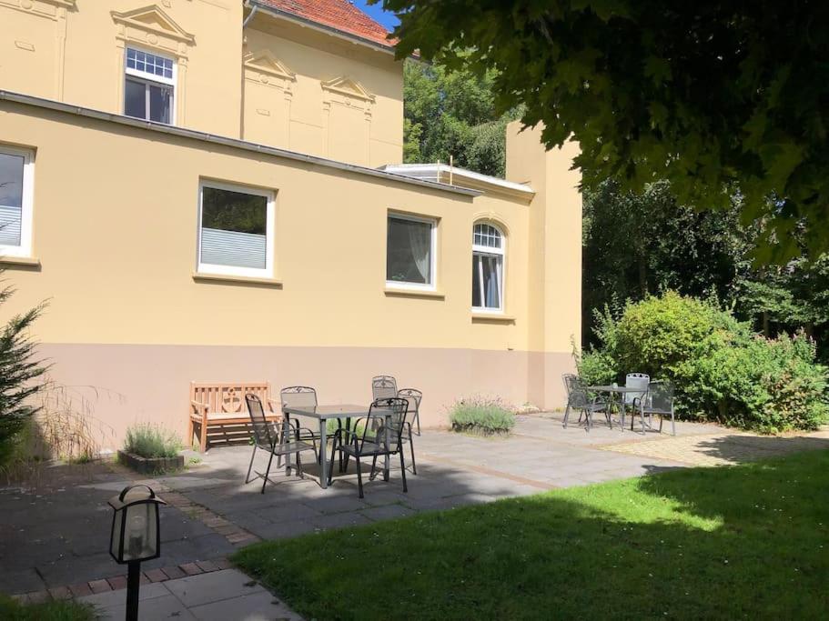 Emily's Deichbude in einer historischen Villa in Dornumersiel