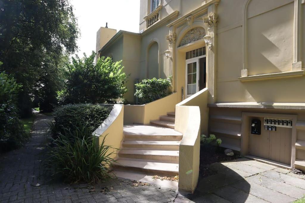 Emily's Deichbude in einer historischen Villa in Dornumersiel