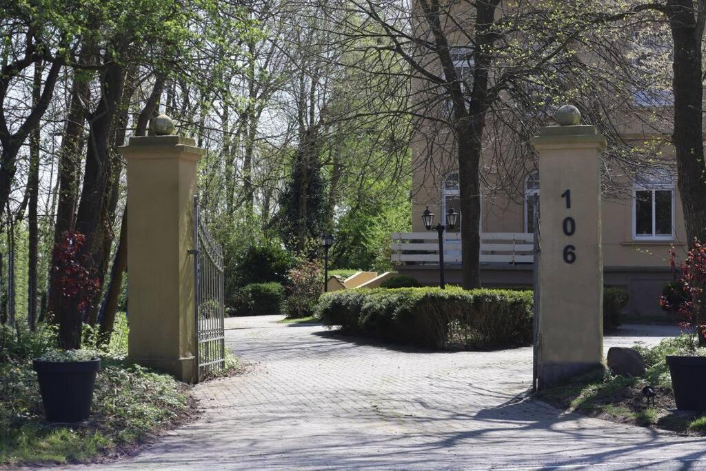 Emily's Deichbude in einer historischen Villa in Dornumersiel
