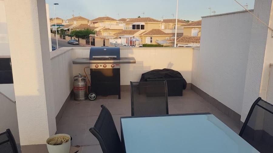 Oasis Beach - Top floor with seaview view 4
