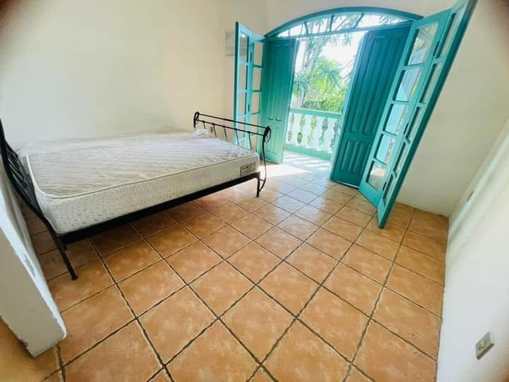 Casa em Angra com muito verde e praia