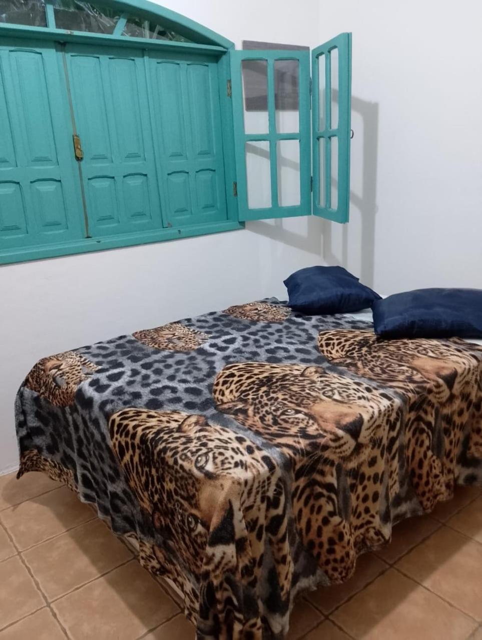 Casa em Angra com muito verde e praia