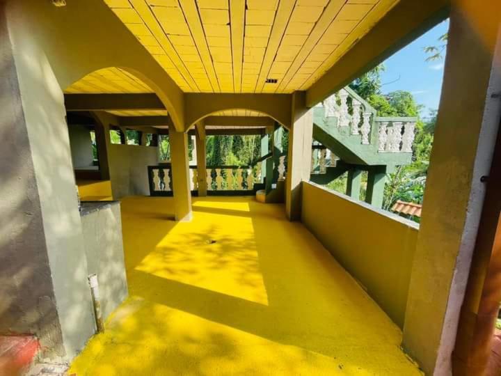 Casa em Angra com muito verde e praia