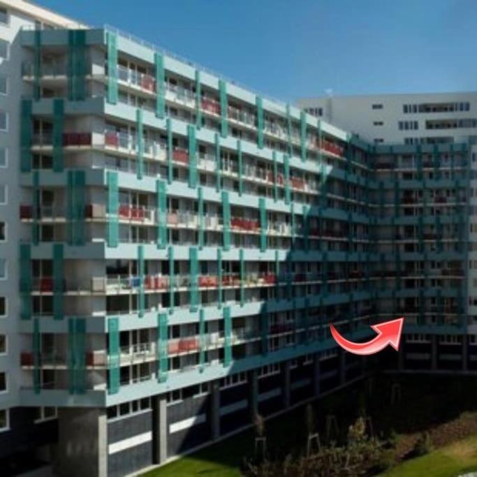 UrbanElegance Escape, top location, private parking view 3