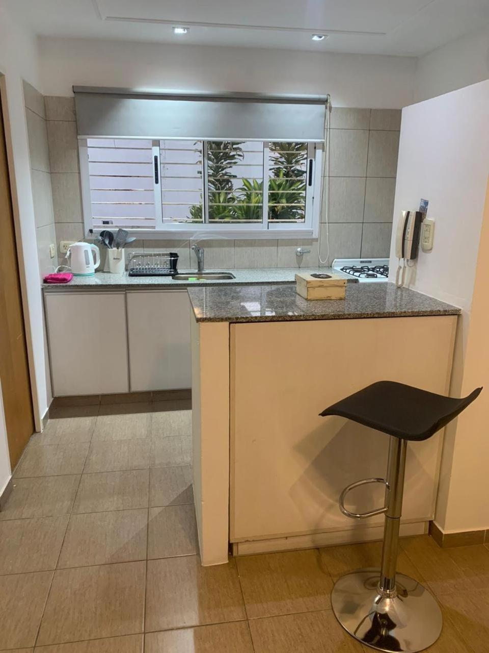 Triplex La plata para 6 personas con cochera y parrila