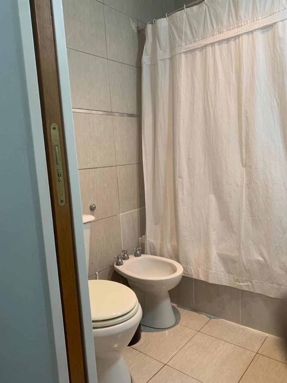 Triplex La plata para 6 personas con cochera y parrila