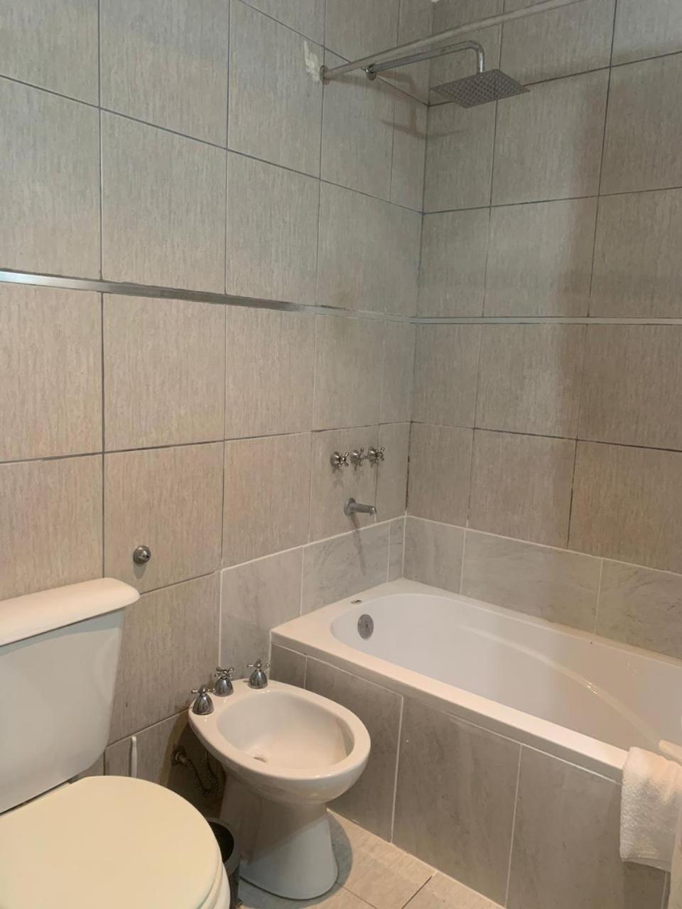Triplex La plata para 6 personas con cochera y parrila
