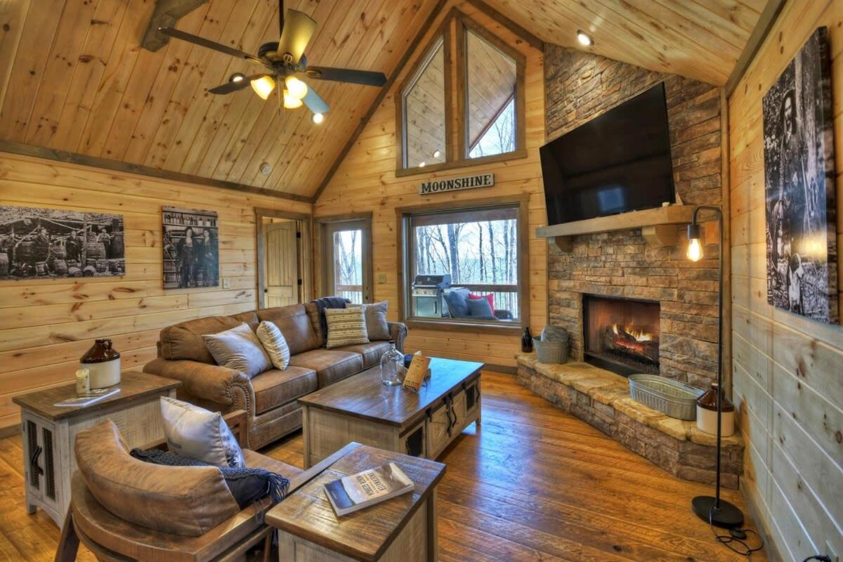 Runner's Roost Dog Friendly Cabin in North GA Mtns