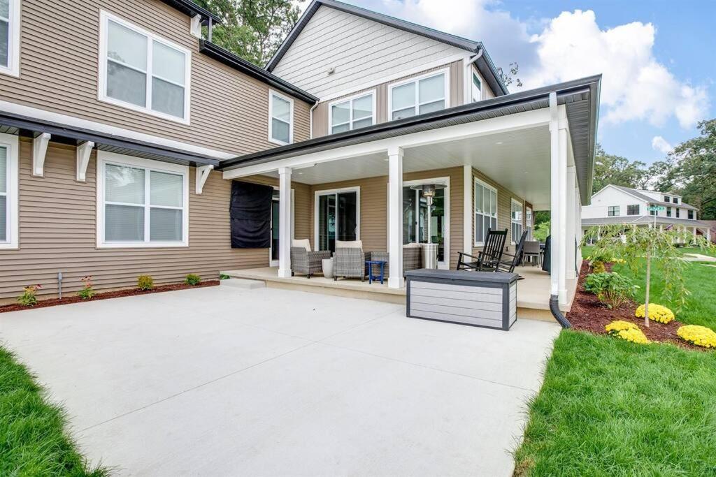 Victory Views Main House:Luxury Home for 20 Guests view 5