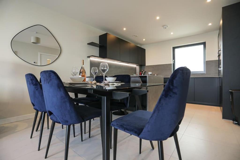 SoHot Stays Beach Haven Apt With Sea Views A Balcony & Free Parking view 2
