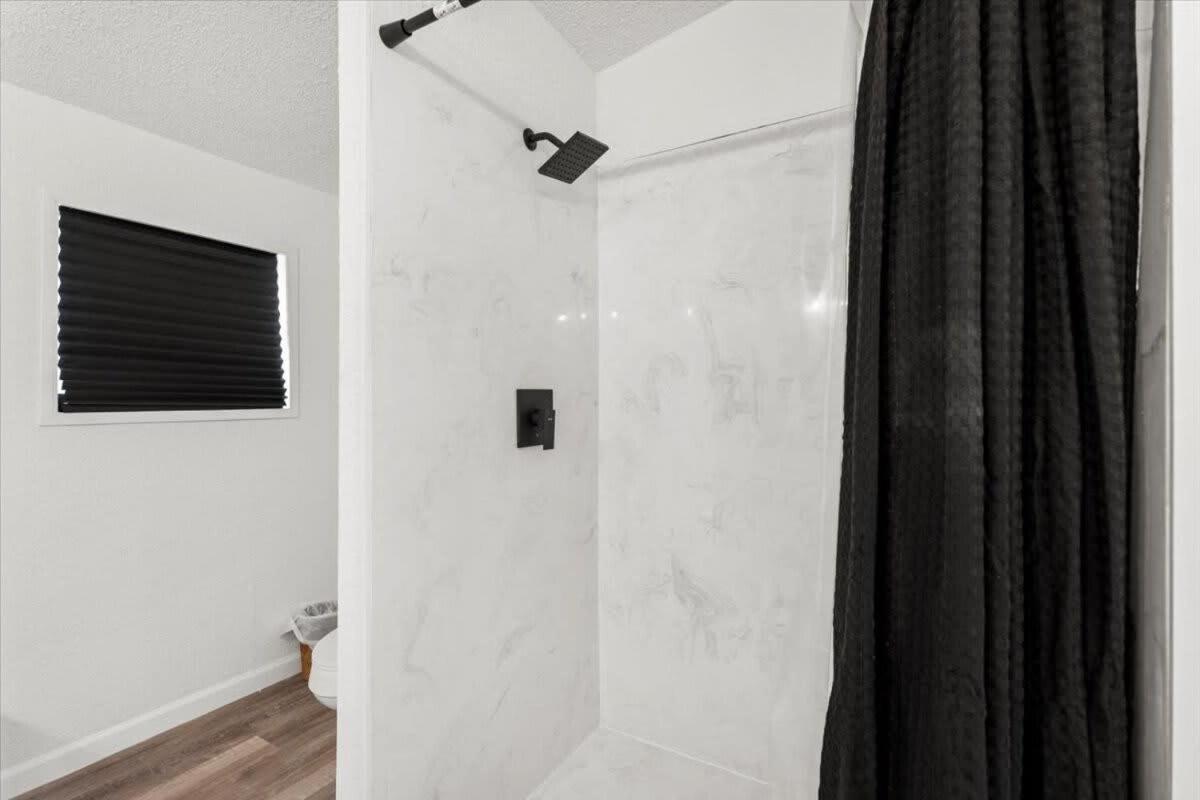Starlight Horizon Cabin F - Pet-Friendly Texas Hill Country Cabin Near Canyon Lake - Pool, Stargazing & Group Getaways - Sleeps 8