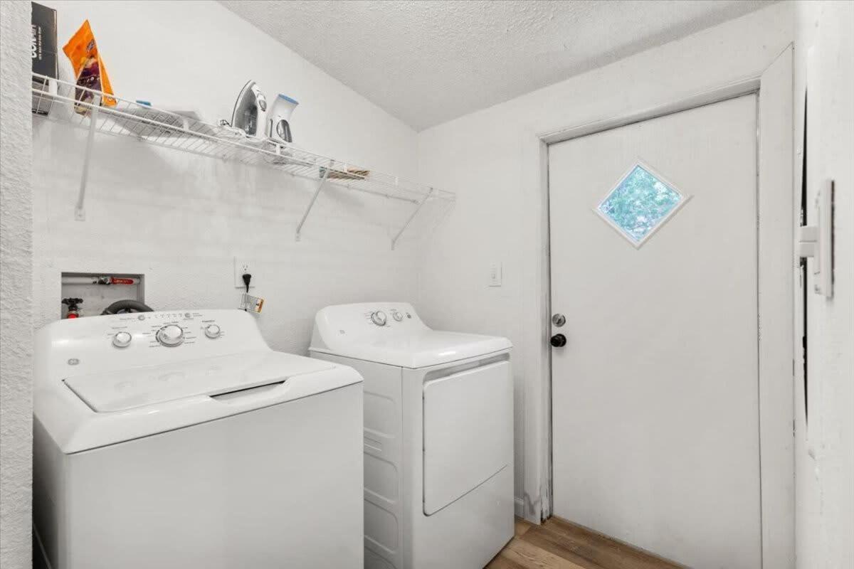 Starlight Horizon Cabin F - Pet-Friendly Texas Hill Country Cabin Near Canyon Lake - Pool, Stargazing & Group Getaways - Sleeps 8