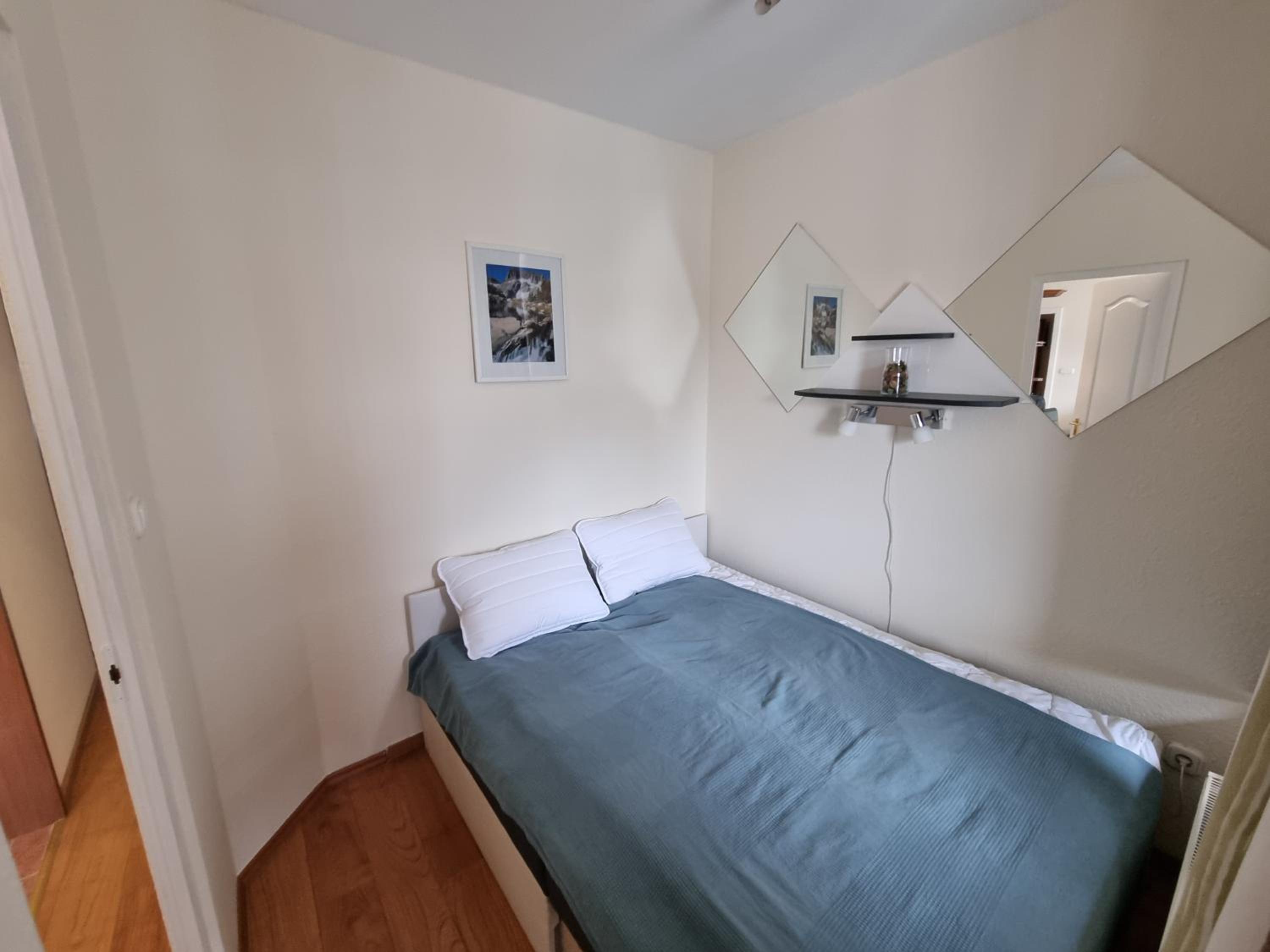 Merry&Car - HUGE BALCONY + Living Room + 2BR view 4
