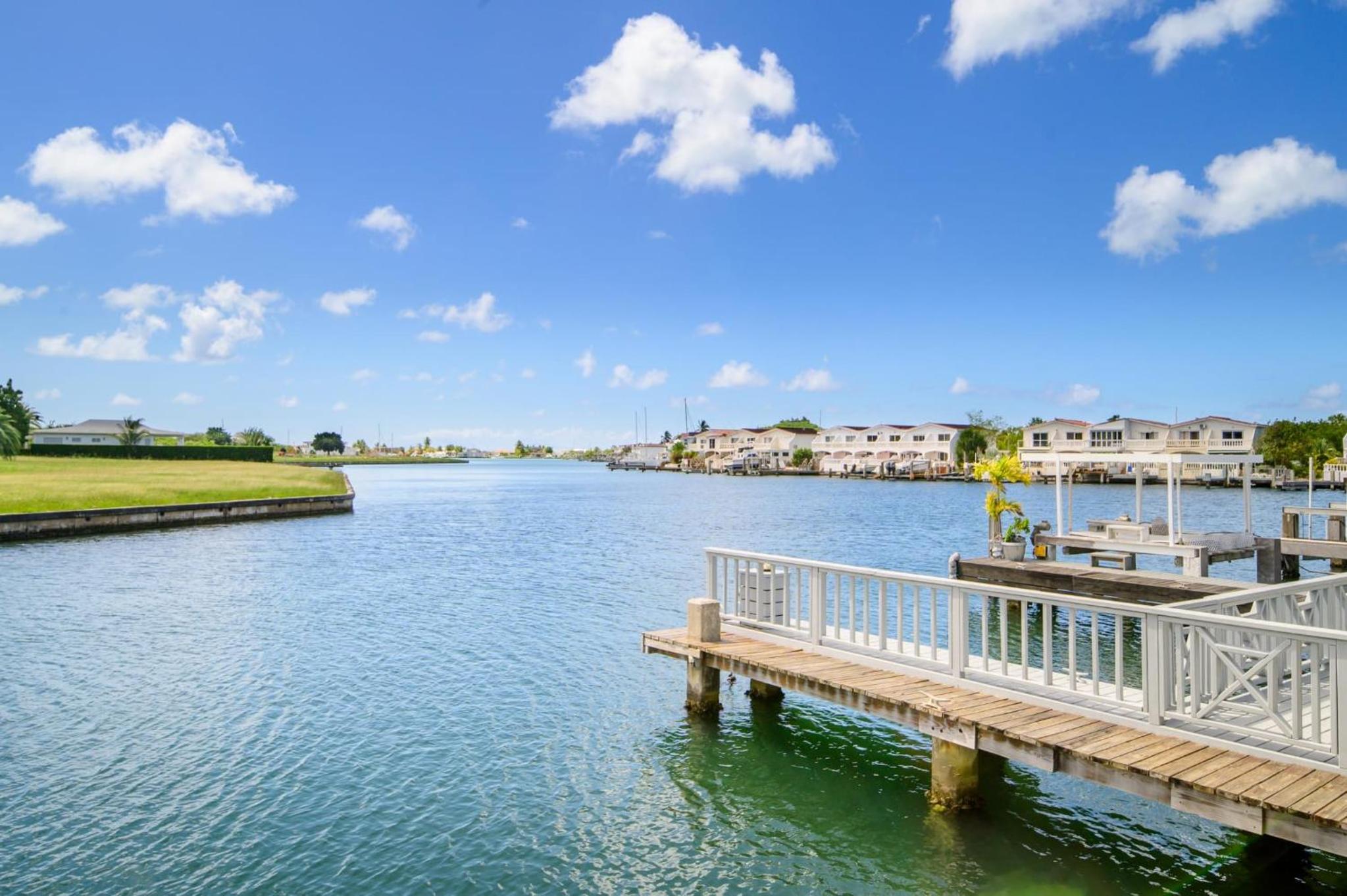 Wild Lotus Villa - Waterfront on Jolly Harbour