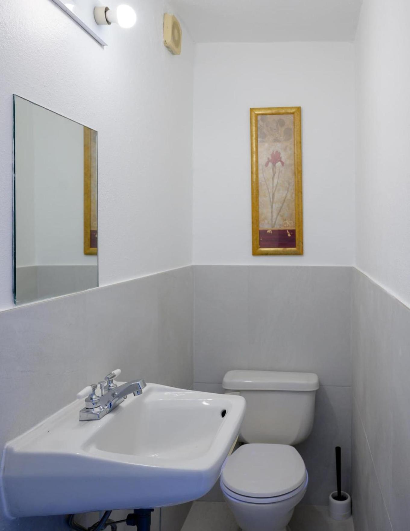 Wild Lotus Villa - Waterfront on Jolly Harbour